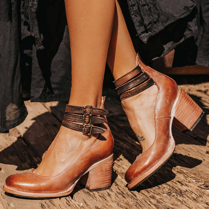 High heel with straps