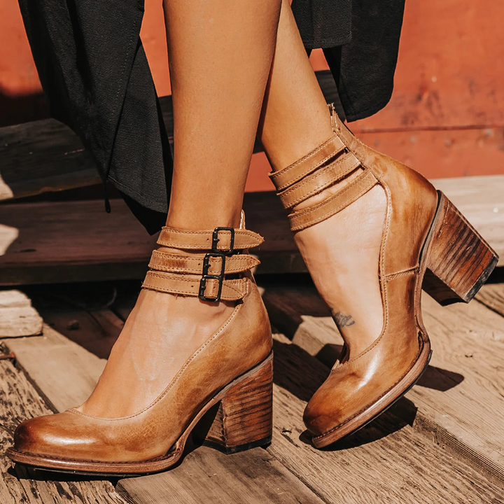 High heel with straps
