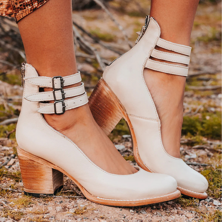 High heel with straps