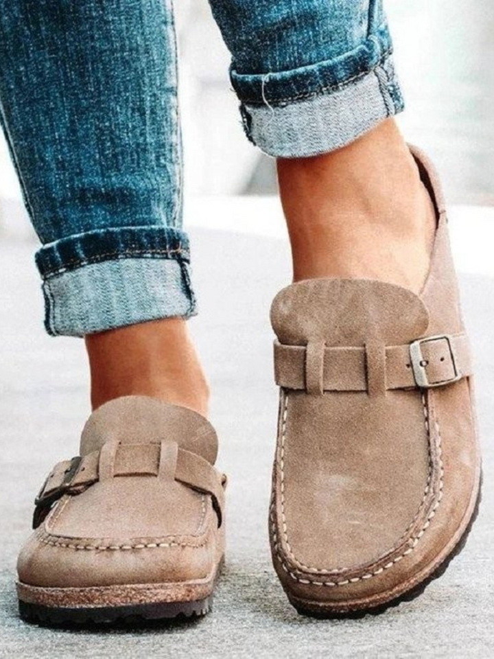 Valencia – Buckle Comfort Clogs