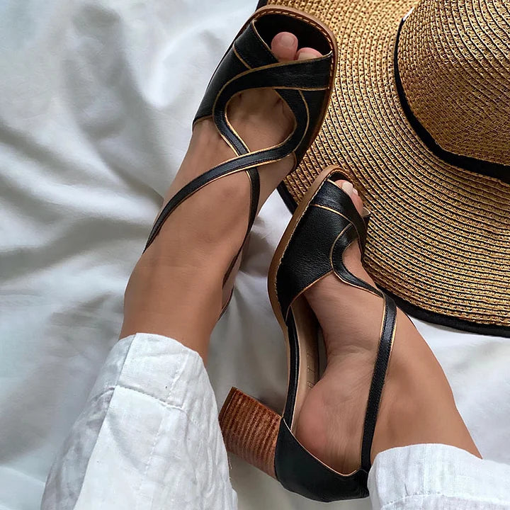 Elegant sandal with cross straps