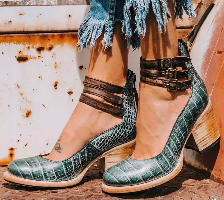 High heel with straps